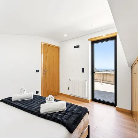 Guestready-contemporary Retreat With Rooftop بيت ضيافة