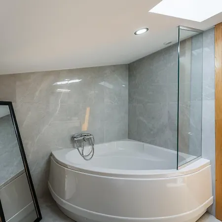 Guestready-contemporary Retreat With Rooftop 招待所 4*