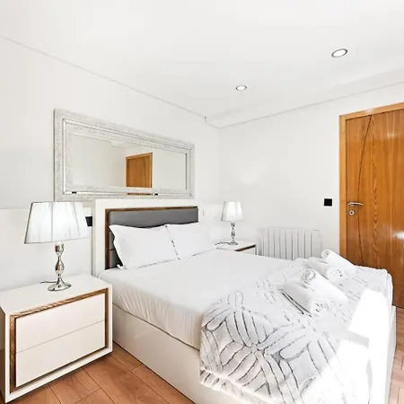 Guestready-contemporary Retreat With Rooftop 에스포센데