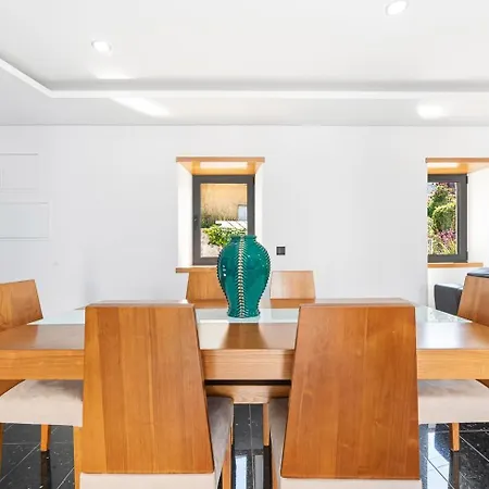 Guestready-contemporary Retreat With Rooftop 4*