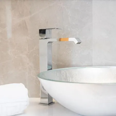 Guestready-contemporary Retreat With Rooftop 4* 埃斯波森迪