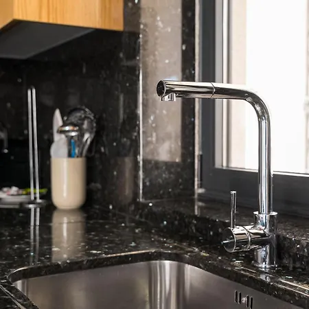 بيت ضيافة Guestready-contemporary Retreat With Rooftop 4*